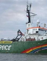 Russia Charges Greenpeace Activists with Piracy