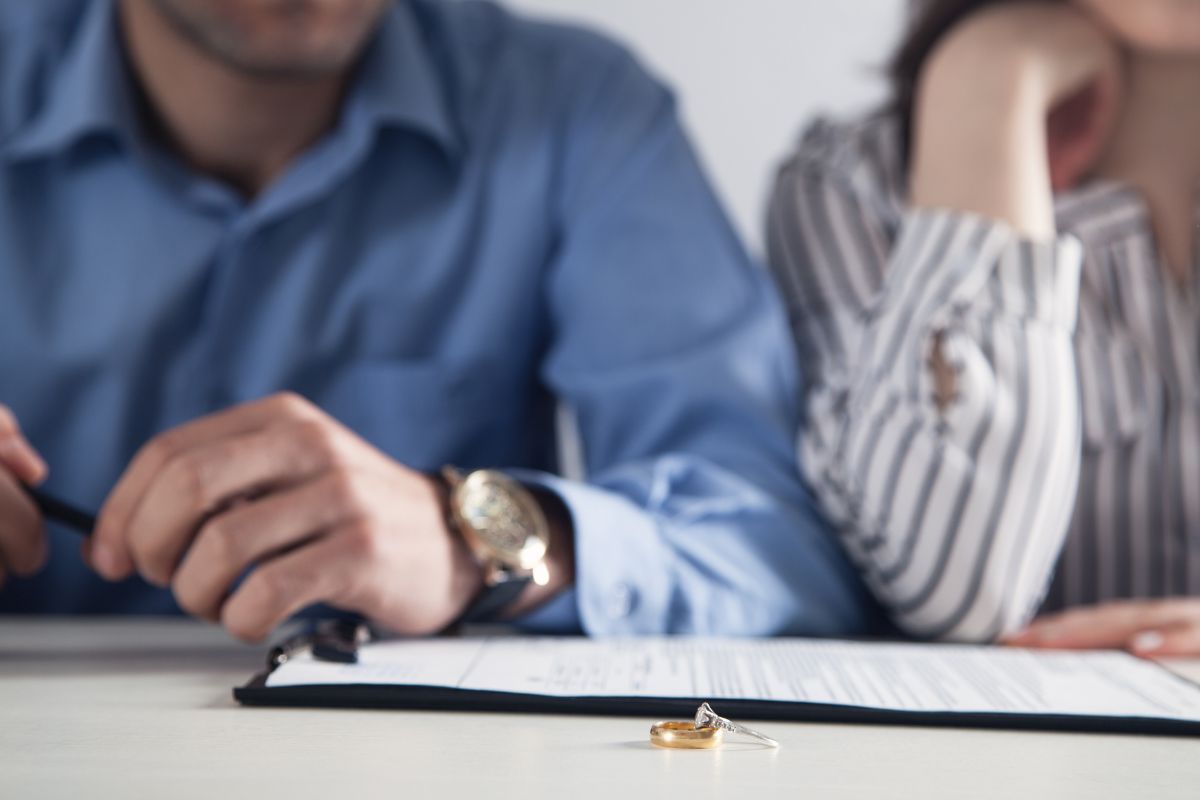 Can a Spouse Get a Divorce Without Notifying the Other Spouse?